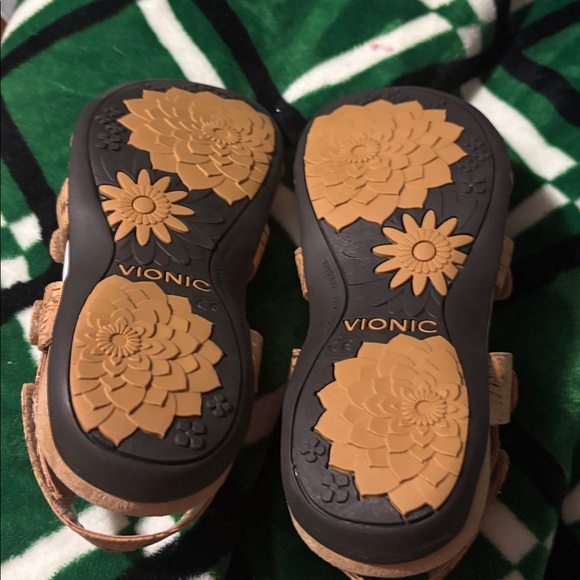 Vionic Stylish Tan Strappy Sandals size 6 - Picture 3 of 5